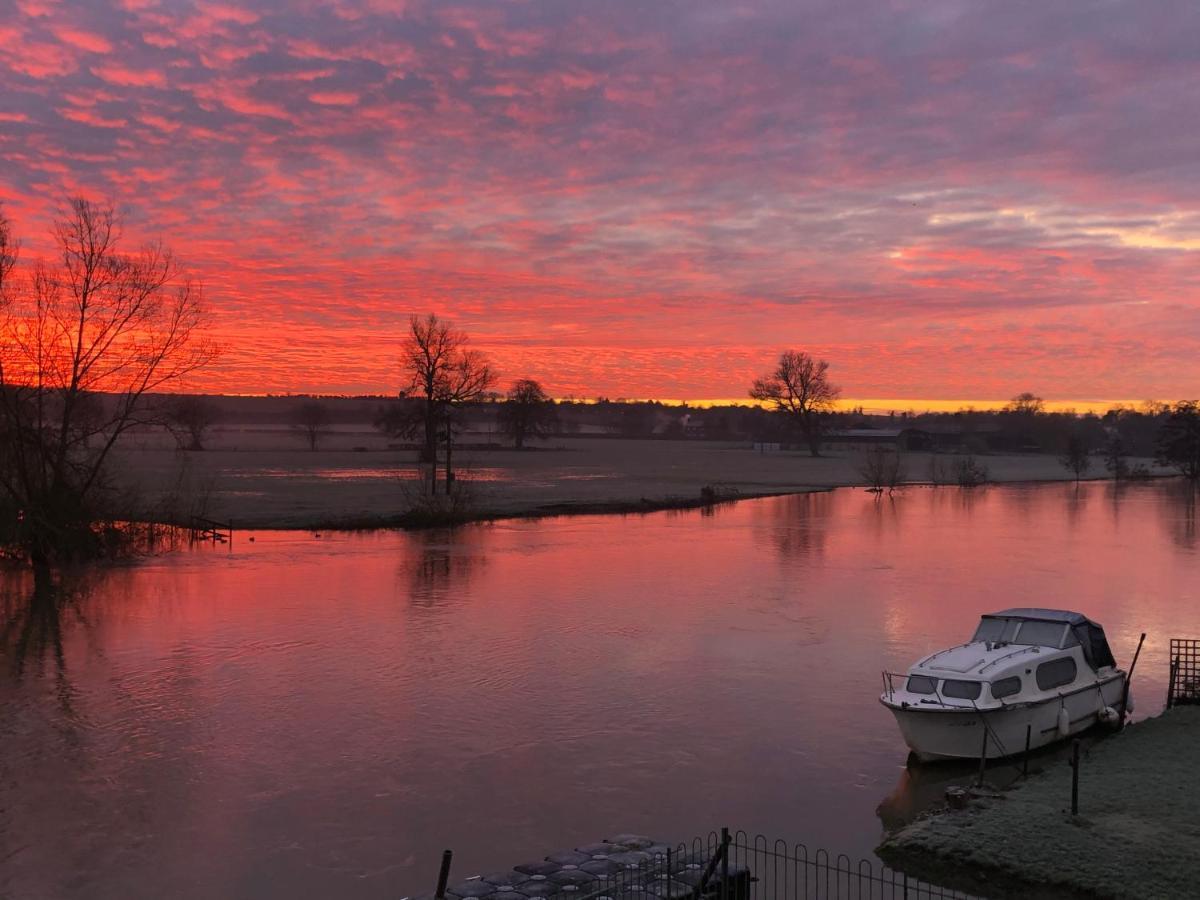 Thames Edge Rooms Wallingford Bagian luar foto
