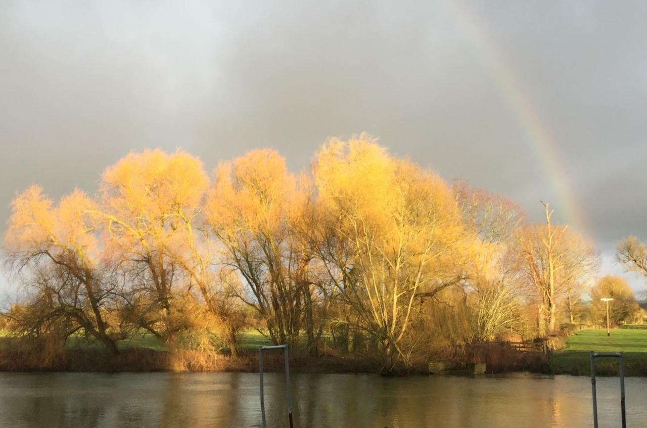 Thames Edge Rooms Wallingford Bagian luar foto